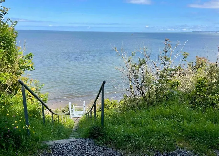 Exceptional 5 Bedroom House Near The Beach