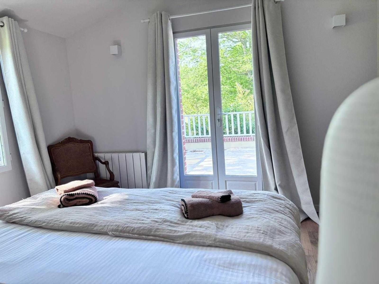 Exceptional 5 Bedroom House Near The Hébergement de vacances Trouville-sur-Mer