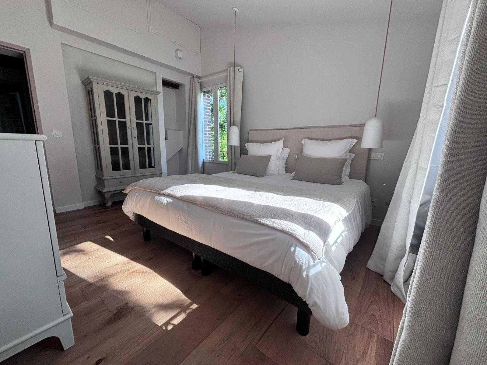 Hébergement de vacances Exceptional 5 Bedroom House Near The