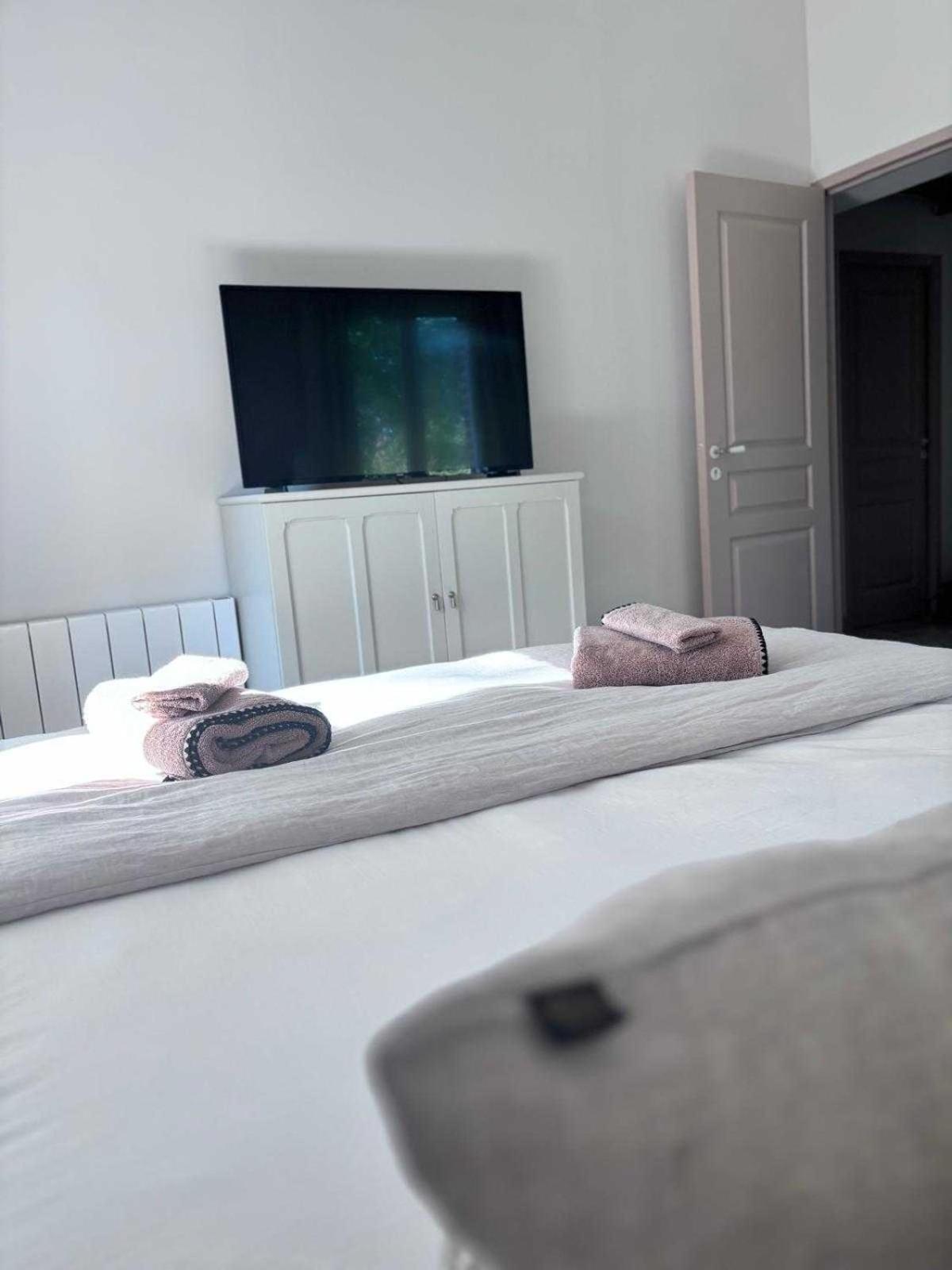 Exceptional 5 Bedroom House Near The *