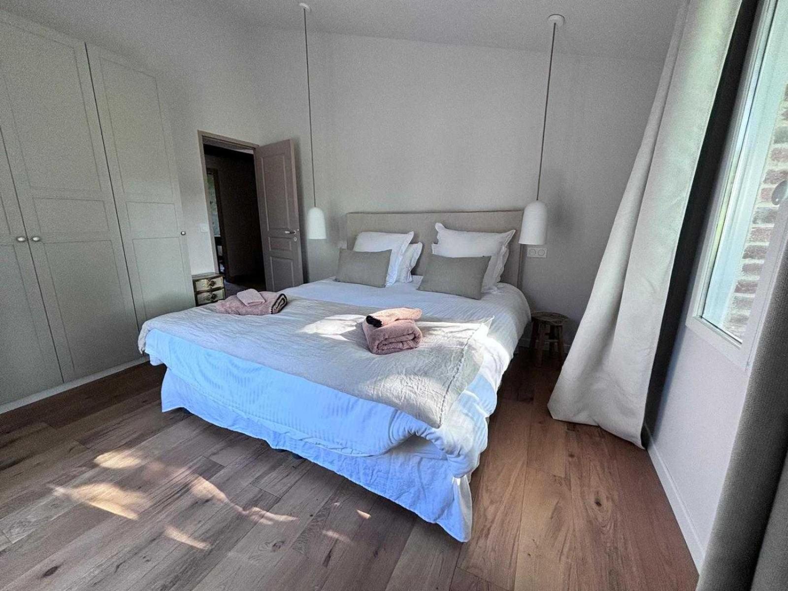 Exceptional 5 Bedroom House Near The Holiday home