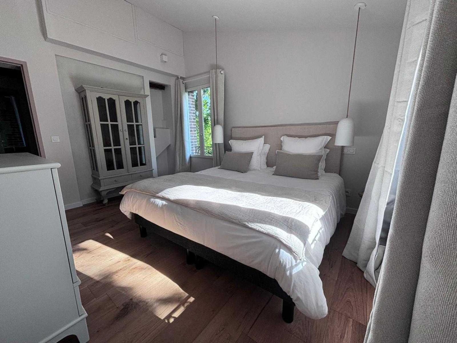 Exceptional 5 Bedroom House Near The Holiday home