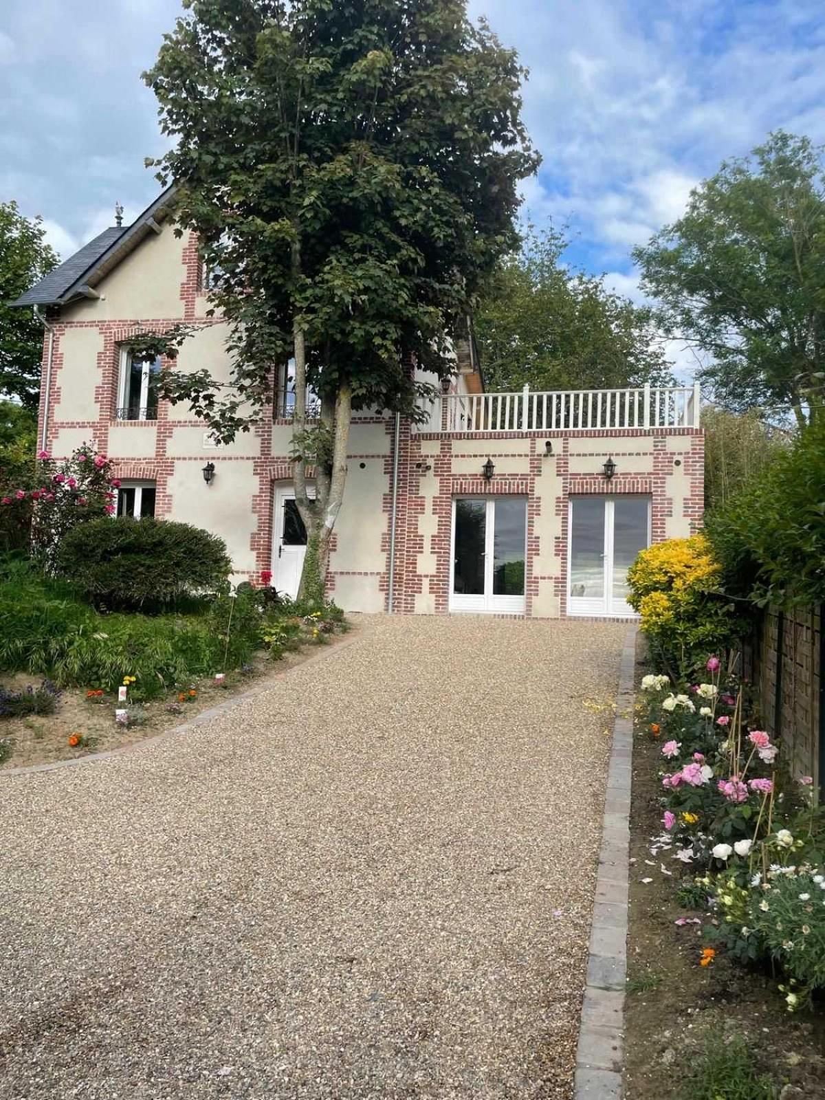 Exceptional 5 Bedroom House Near The Holiday home
