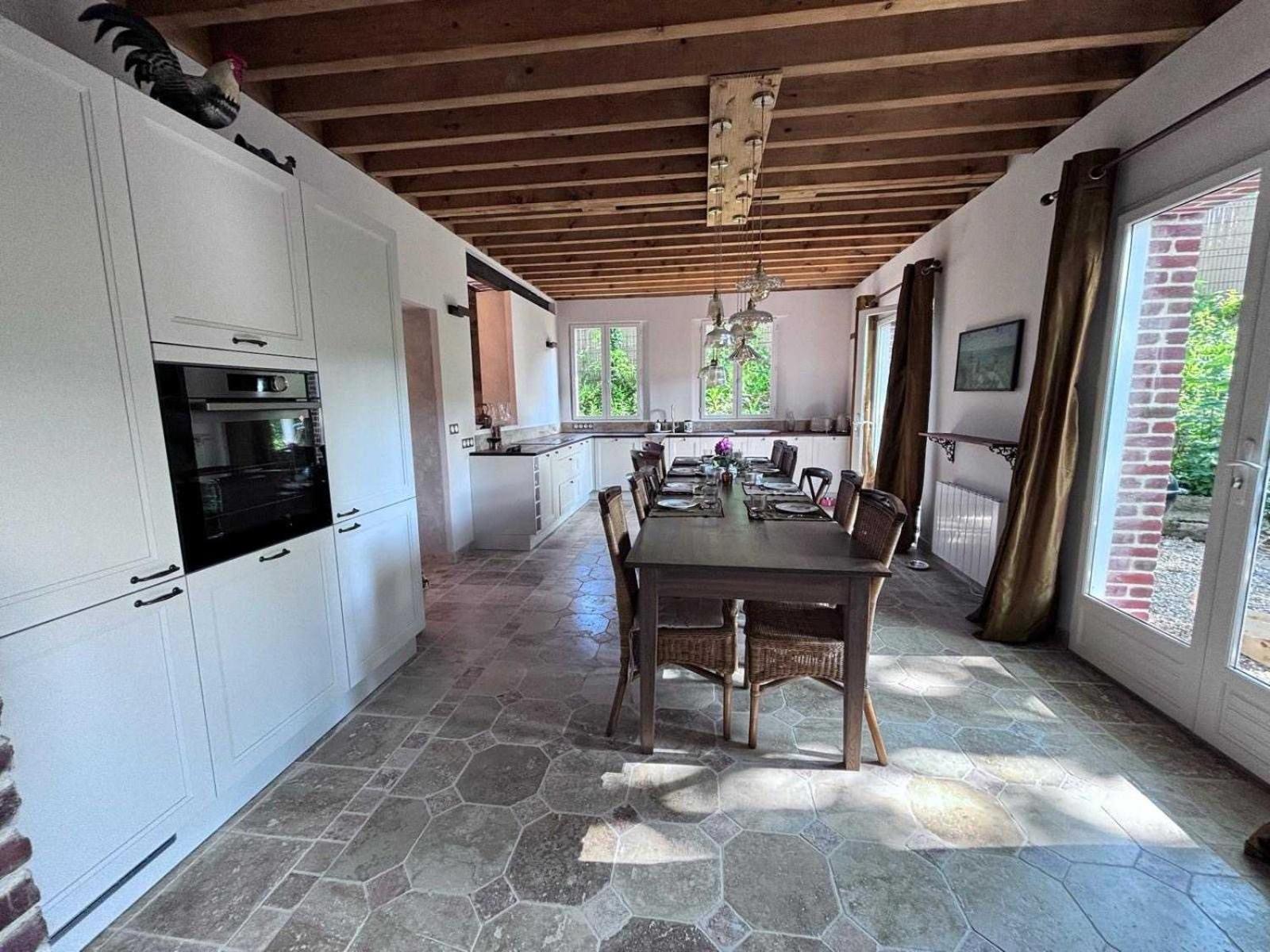 Exceptional 5 Bedroom House Near The