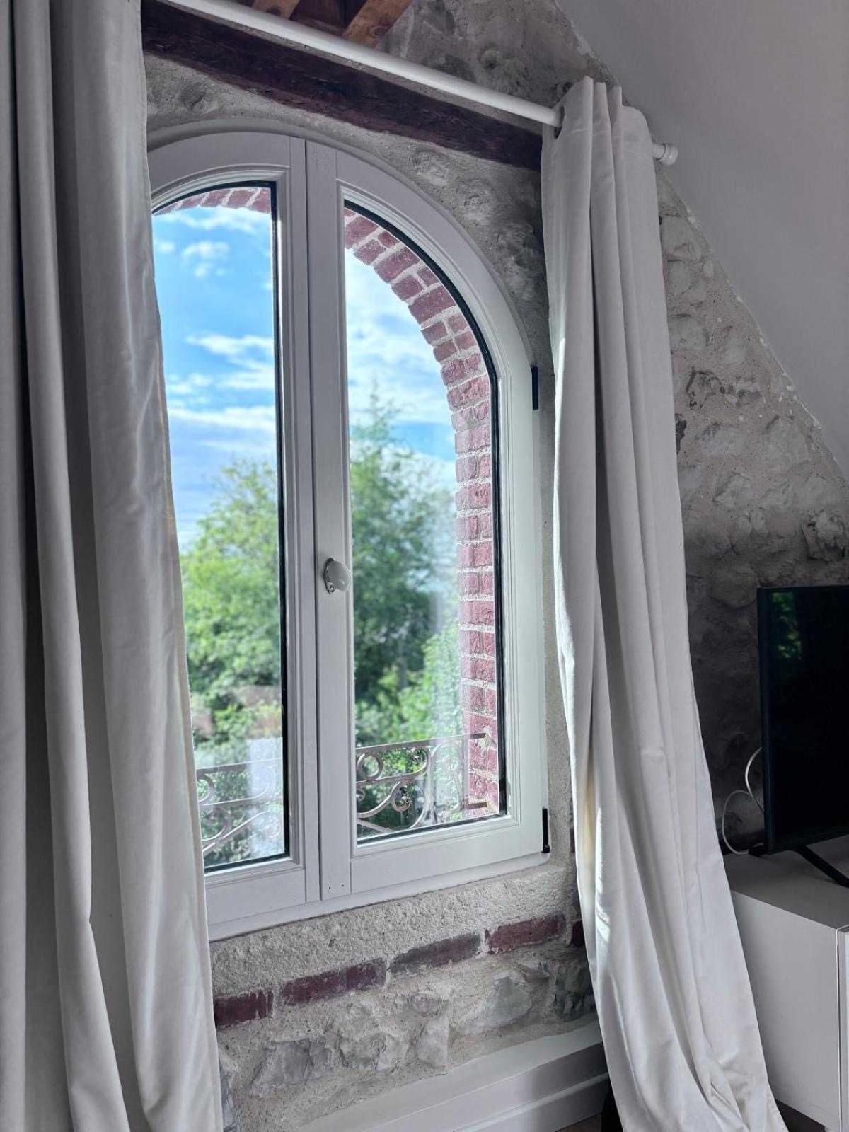 Exceptional 5 Bedroom House Near The